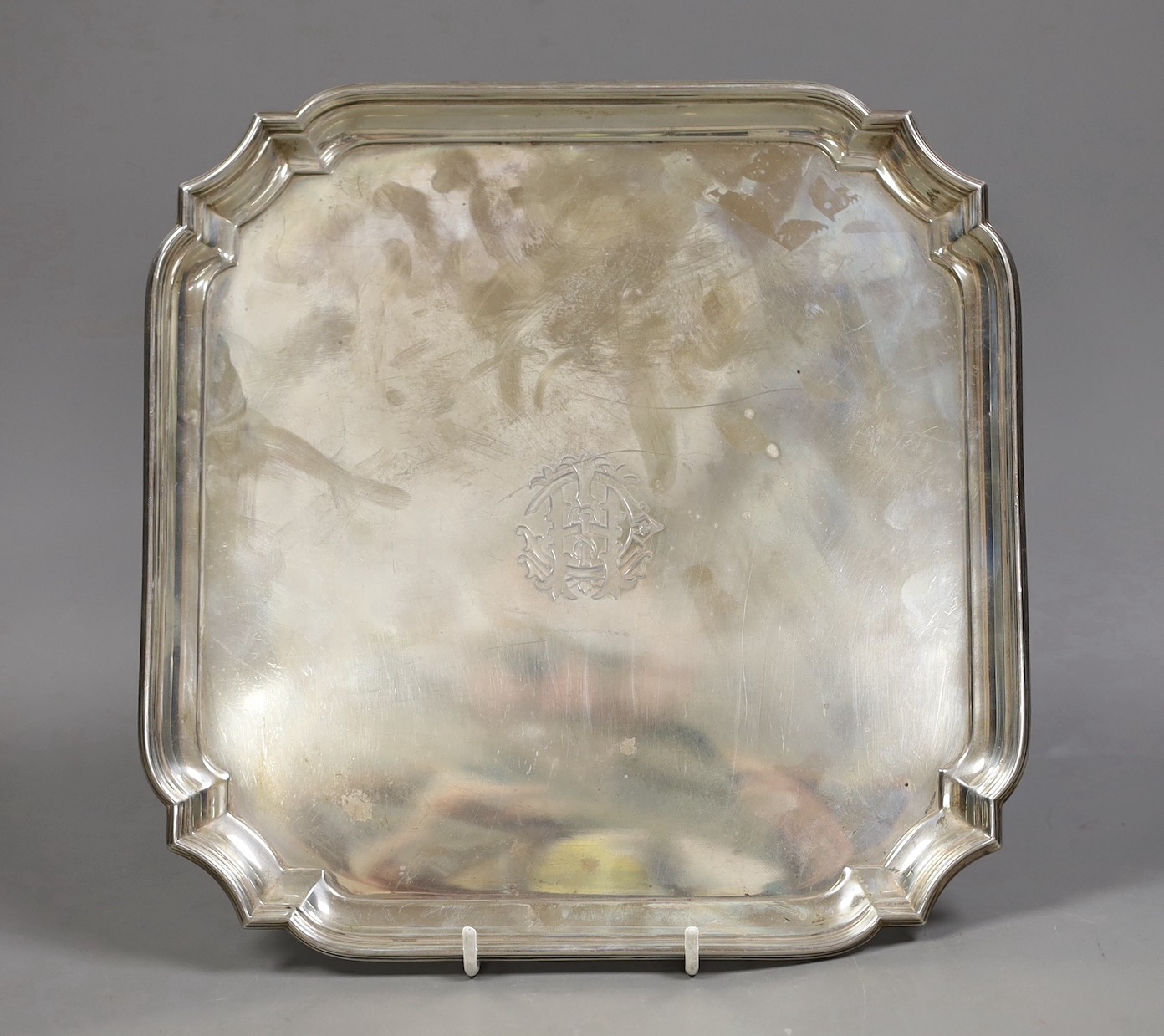 A George V square silver salver, with inswept corners, William Hutton & Sons, Sheffield, 1926, 25.3cm, 24.1oz.